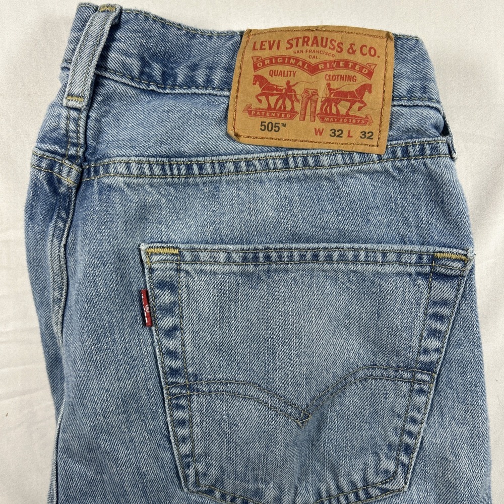 Levis 505 Regular Fit Straight Leg Jeans Mens 32x32 Med Wash Blue Distressed